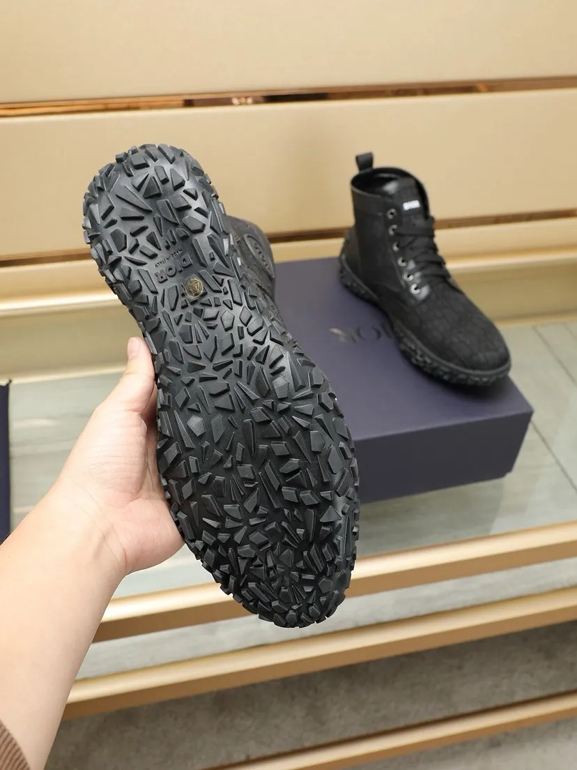 Factory P460 men's shoes💰【Dior】Dior✨ is online simultaneously👏 This casual sports shoe is a new product in the series and continues Di*r's classic style. The upper is made of original first-layer cowhide, paired with a textured outsole, and the brand's iconic details are on the side openings to enhance the style. Fashionable and versatile. Create a casual look. Size: 38-44 (45 customized)
